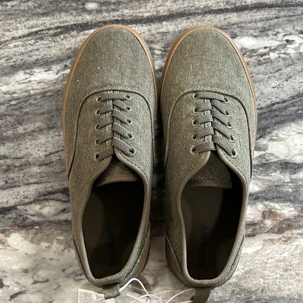Old Navy boys slip ons Size 5
